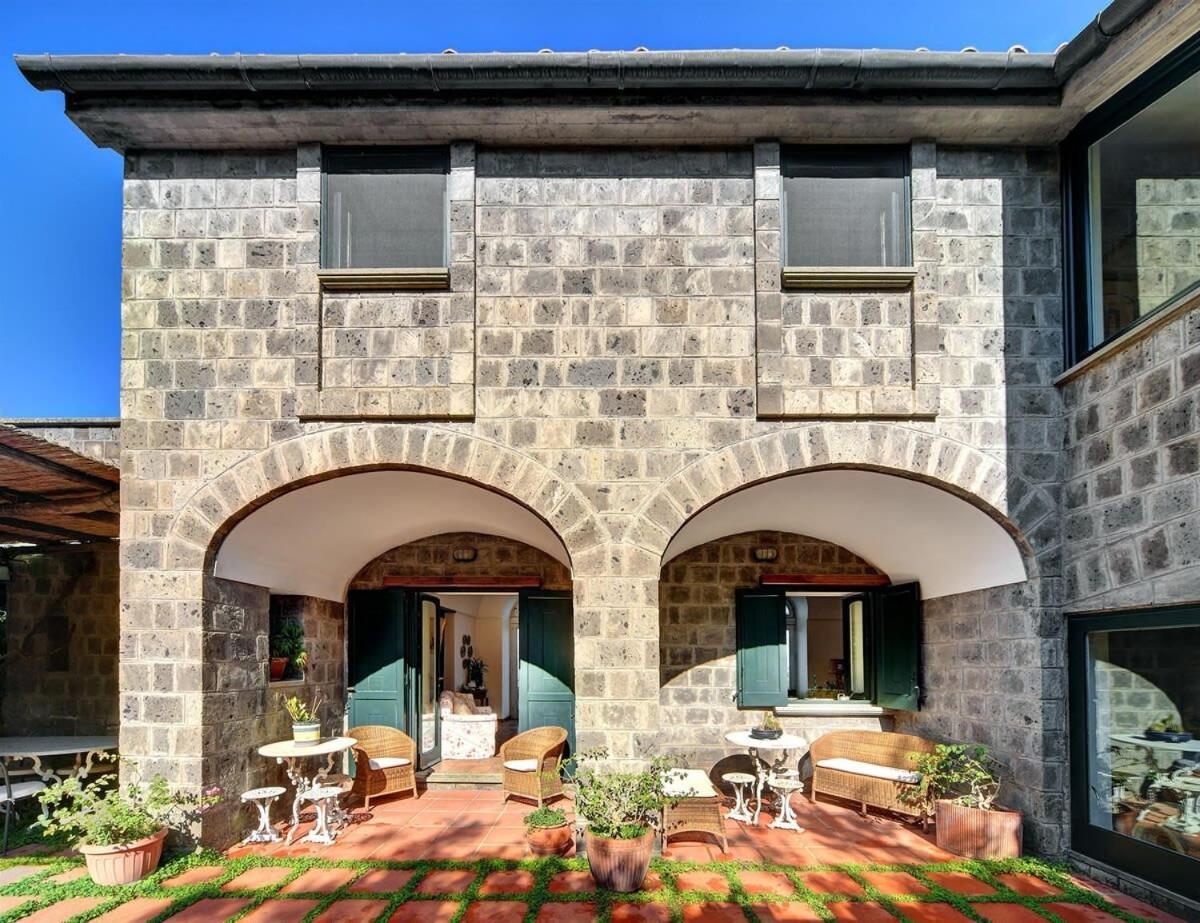 Fondo Turiello Villa Gardens Pool And Guest Services ماسّا لوبْرينسِ المظهر الخارجي الصورة